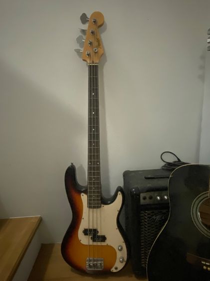 เบสไฟฟ้า 4 สาย Fender Made in U.S.A.ของแท้  12,000 บาท