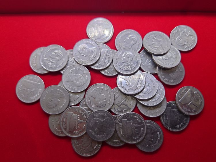 เหรียญ 2 บาท หมุนเวียน ปี พ.ศ.2550 (ชุด 10 เหรียญ) สีเงิน ผ่านใช้ รูปที่ 3
