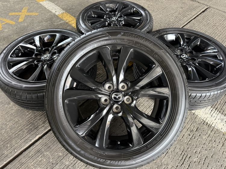 Mazda CX-30. ขอบ 18 นิ้ว Top(สีดำ Carbon)