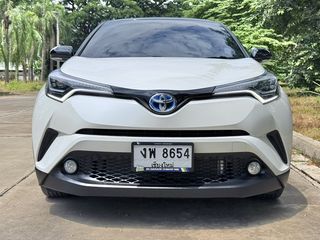 ฟรีดาวน์ TOYOTA CHR Hybrid Mid วิ่งเพียง 60,000 กม.ปี2562(2019) รถสวย สีขาว-ดำ.