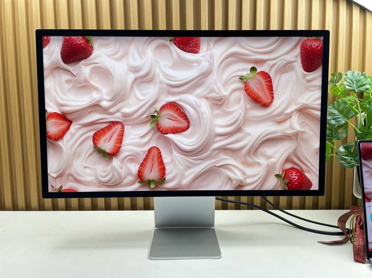 Studio Display 27-inch Retina 5K Standard Glass