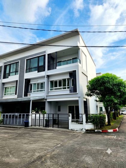 ราคาพิเศษ.  ทาวน์โฮมวัชรพล 3ชั้น  หลังมุม  เดอะริคโค้ ทาวน์ วัชรพล  ซ.ร่วมมิตรพัฒนาใกล้ห้าแยกวัชรพล 