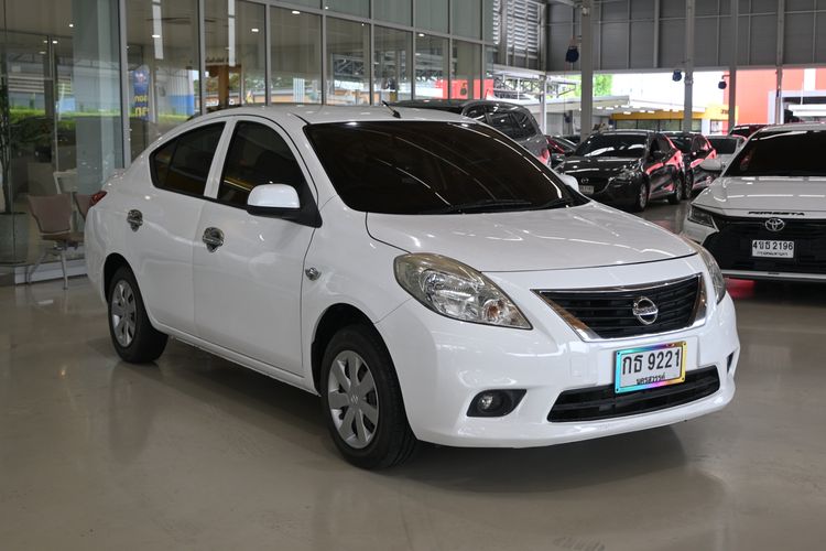 รถ Nissan Almera 1.2 E สี บรอนซ์เงิน