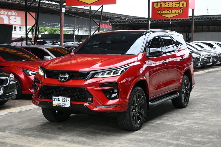 รถ Toyota Fortuner 2.8 GR Sport 4WD สี แดง