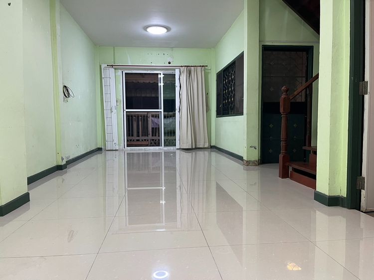 ทาวน์เฮ้าส์ 2 ชั้น 20 ตร.ว. หมู่บ้านวรารักษ์ คลองสามวา