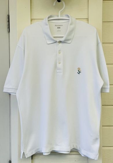 อื่นๆ EU 45 ขาว แขนสั้น เสื้อโปโล (Polo Shirt) แบรนด์ UNIQLO × JW ANDERSON (L อก-45) มือสอง