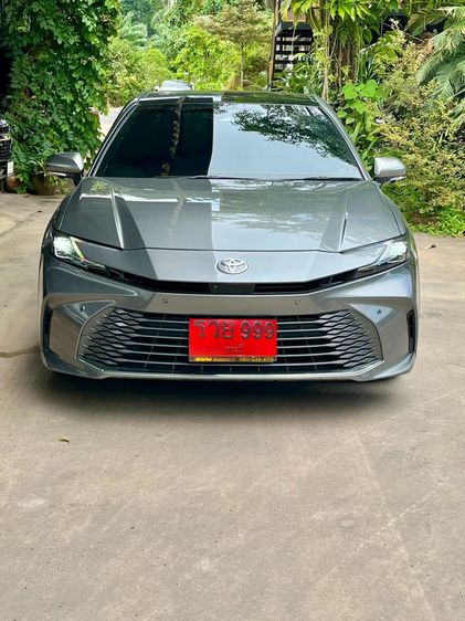 Toyota Camry 2025 2.5 HEV Premium Luxury Sedan ไฮบริด ไม่ติดแก๊ส เกียร์อัตโนมัติ เทา รูปที่ 2