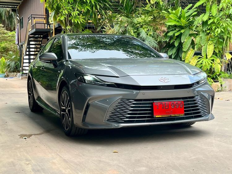 Toyota Camry 2025 2.5 HEV Premium Luxury Sedan ไฮบริด ไม่ติดแก๊ส เกียร์อัตโนมัติ เทา รูปที่ 3