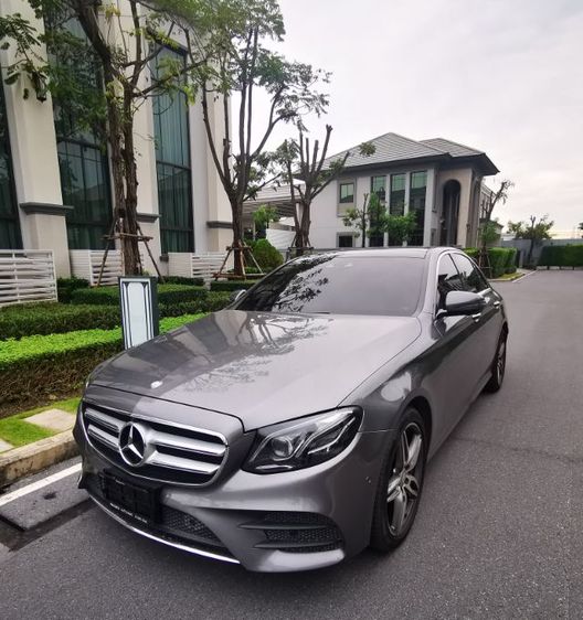 รถ Mercedes-Benz E-Class E220d สี เทา