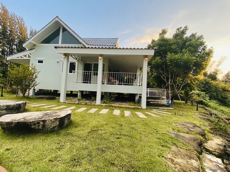 ตกแต่งครบ 🏡 ขายบ้านพักตากอากาศปากช่อง-เขาใหญ่ ติดธารน้ำธรรมชาติ บรรยากาศเงียบสงบ ร่มรื่น อากาศเย็นสบายตลอดปี หิ้วกระเป๋าพร้อมอยู่ได้เลย 🌿💦 รูปที่ 2