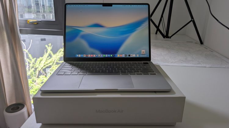 Apple แมค โอเอส 16 กิกะไบต์ USB ใช่ MacBook Air 13 M4 2025 16 GB, 256GB  