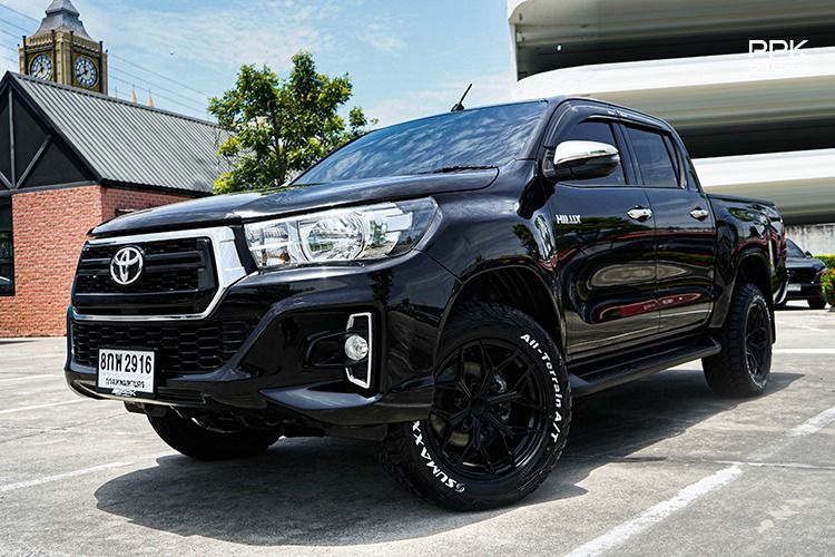 รถ Toyota Hilux Revo 2.4 Prerunner E สี ดำ