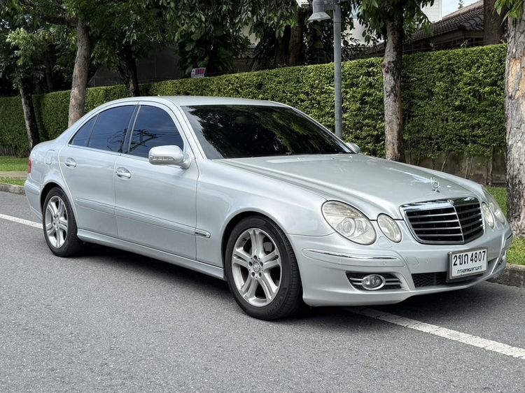 รถ Mercedes-Benz E-Class E200 CGI สี บรอนซ์เงิน