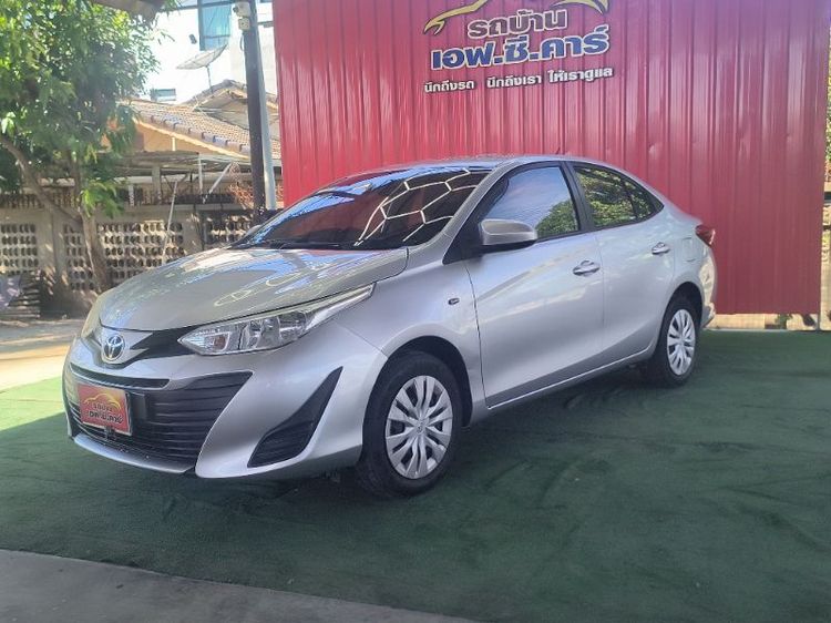 รถ Toyota Yaris ATIV 1.2 J สี เทา