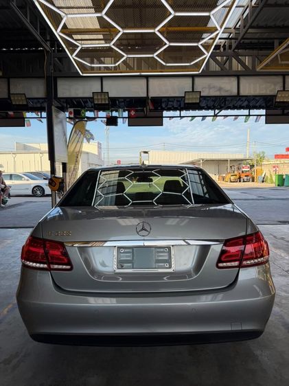 Mercedes-Benz E-Class 2014 E200 Sedan เบนซิน เกียร์อัตโนมัติ เทา รูปที่ 4