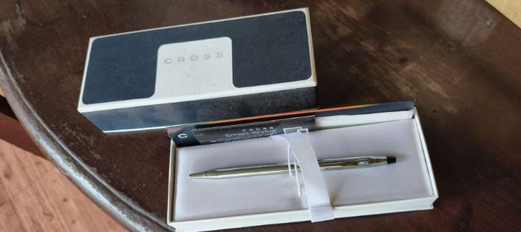 ขายปากกา cross พร้อมกล่องน้ำหมึกหมดขายราคา 890 บาทพร้อมจัดส่ง