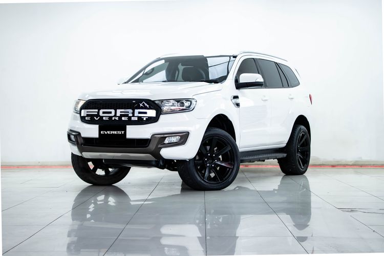 รถ Ford Everest 2.0 Turbo Titanium สี ขาว