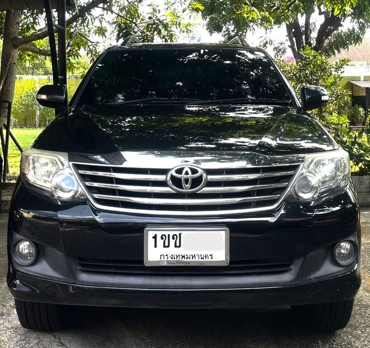 รถ Toyota Fortuner 2.7 V สี ดำ