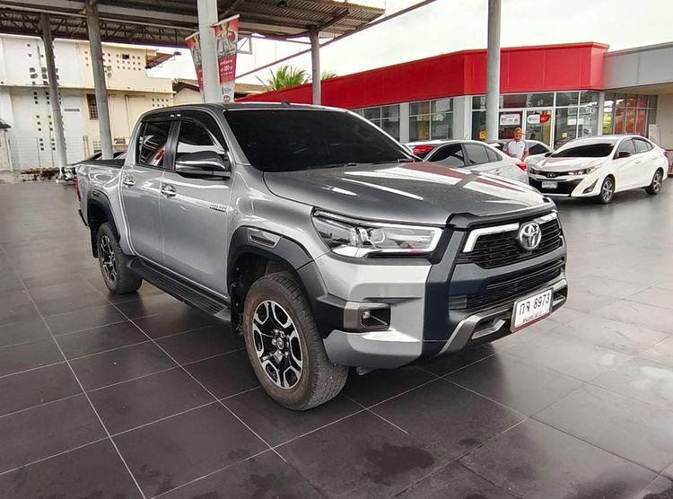 รถ Toyota Hilux Revo Double Cab 2.4 Mid Prerunner สี บรอนซ์เงิน