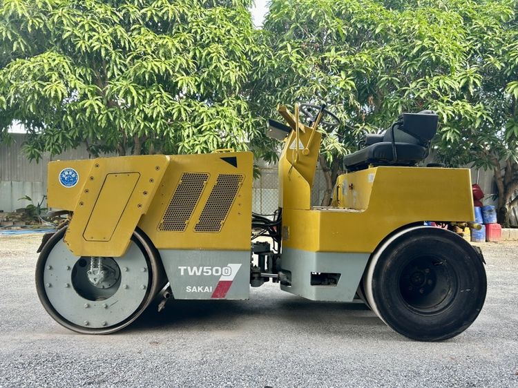 รถบดล้อหน้าเหล็กล้อหลังยาง 4 เส้น SAKAI รุ่น TW500