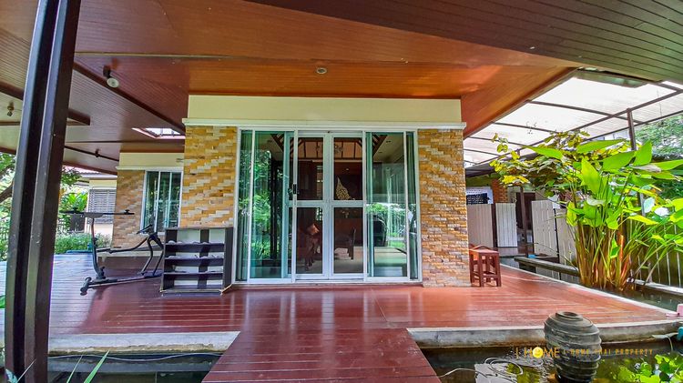 อื่นๆ ตกแต่งครบ สร้างเสร็จก่อน 2010 🏡 บ้านเดี่ยวชั้นเดียวสไตล์โมเดิร์นล้านนาให้เช่า โซนสันผีเสื้อ  พื้นที่กว้างถึง 200 ตารางวา พร้อมรองรับสัตว์เลี้ยง รูปที่ 4