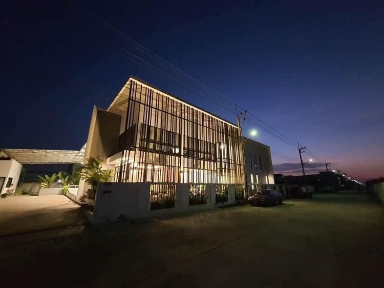 Turnkey Executive HQ - Commercial Estate with Warehouse