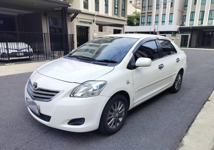 รถ Toyota Vios 1.5 E สี ขาว