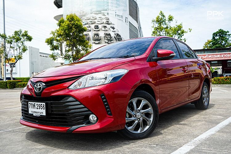 รถ Toyota Vios 1.5 E สี แดง
