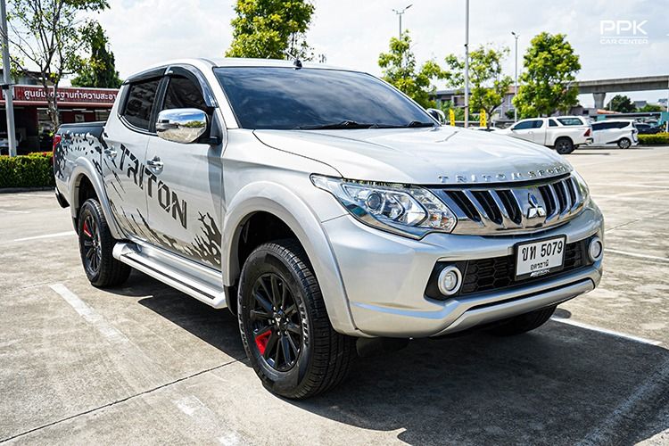 Mitsubishi Triton 2017 2.4 Plus GLS Pickup ดีเซล ไม่ติดแก๊ส เกียร์ธรรมดา เทา รูปที่ 3