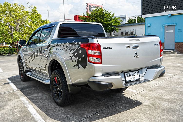 Mitsubishi Triton 2017 2.4 Plus GLS Pickup ดีเซล ไม่ติดแก๊ส เกียร์ธรรมดา เทา รูปที่ 4