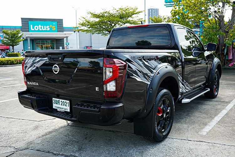 Nissan Navara 2023 2.3 Calibre E Black Edition Pickup ดีเซล ไม่ติดแก๊ส เกียร์ธรรมดา ดำ รูปที่ 4
