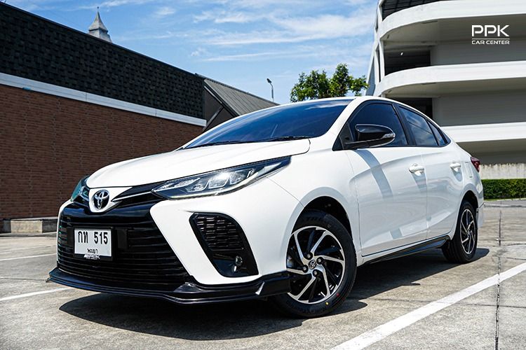 รถ Toyota Yaris ATIV 1.2 Sport สี ขาว