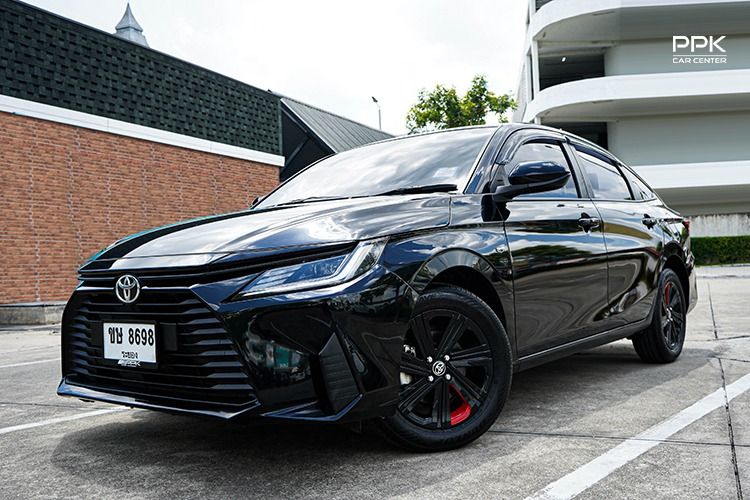 รถ Toyota Yaris ATIV 1.2 Sport สี ดำ