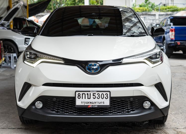 รถ Toyota C-HR 1.8 HV Hi สี ขาว