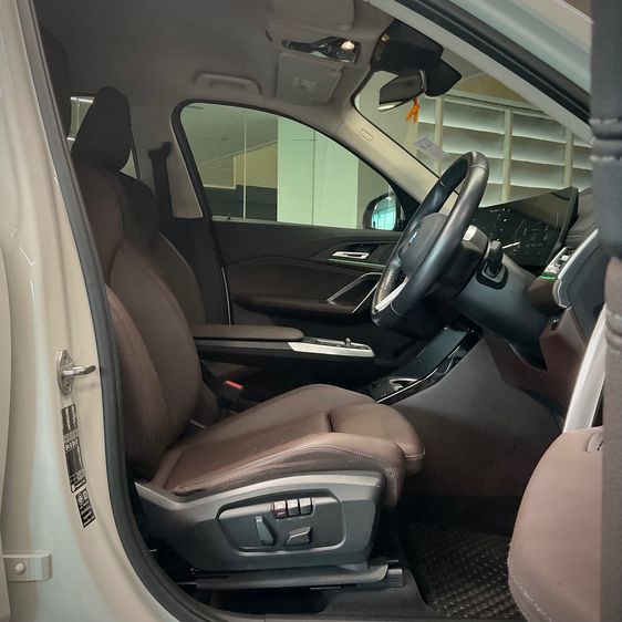 BMW X1 2023 2.0 sDrive20d xLine เบนซิน เกียร์อัตโนมัติ ขาว รูปที่ 4