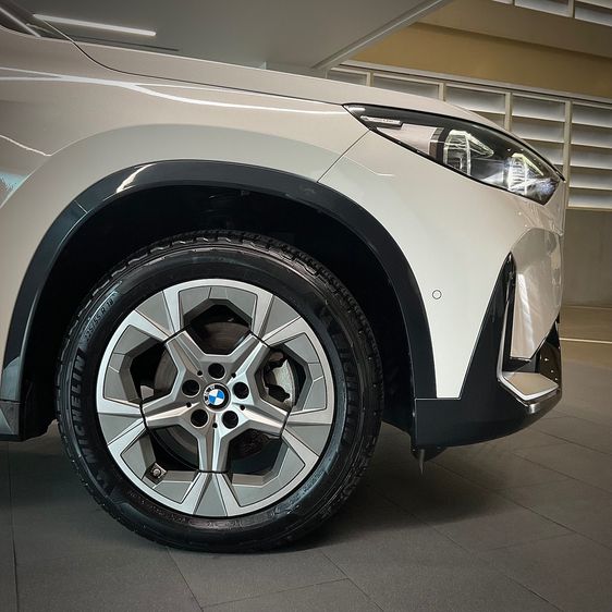 BMW X1 2023 2.0 sDrive20d xLine เบนซิน เกียร์อัตโนมัติ ขาว รูปที่ 2