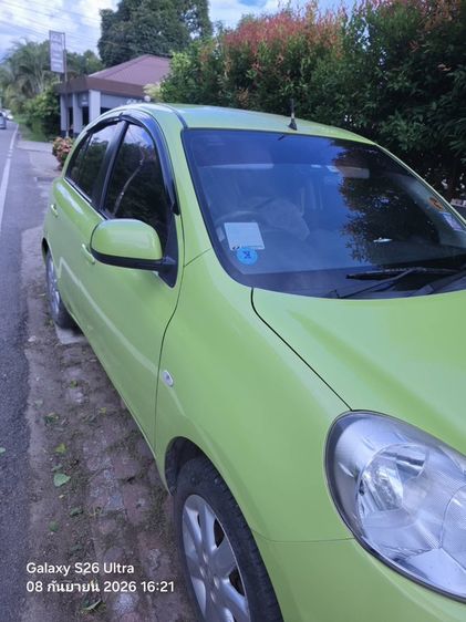 รถ Nissan March 1.2 V สี เขียว
