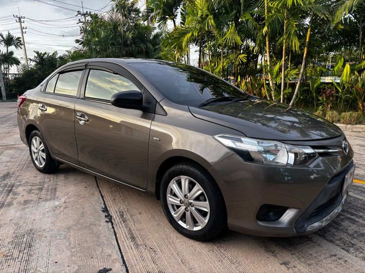 รถ Toyota Vios 1.5 E สี น้ำตาล
