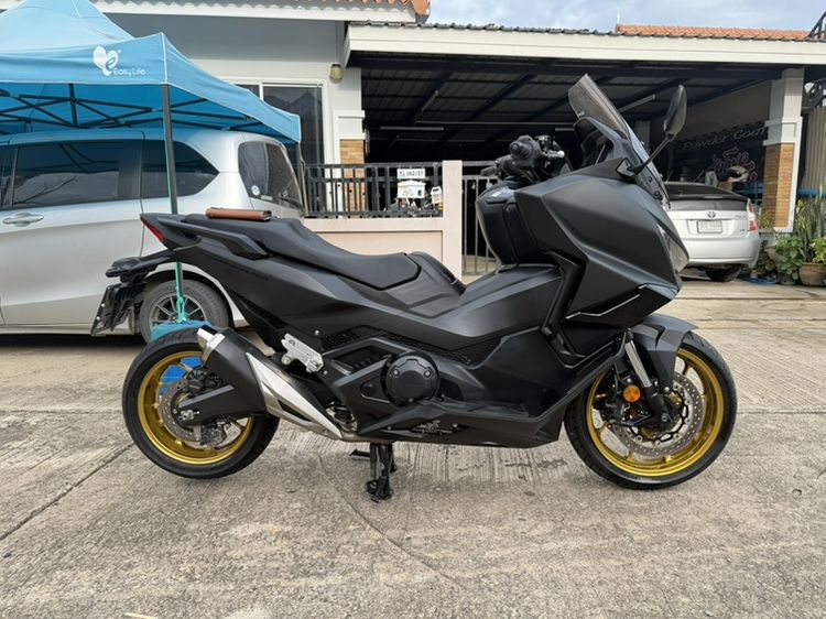 Honda 2025 Forza 750