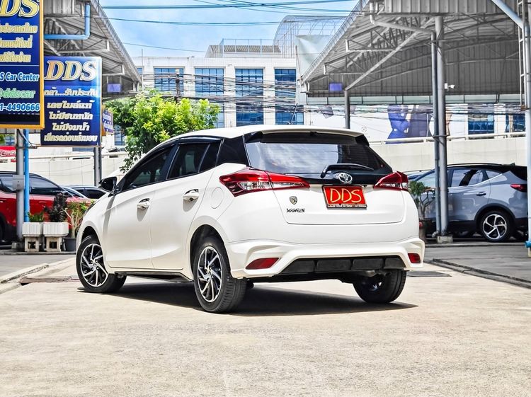 Toyota Yaris 2020 1.2 Sport Hatchback Sedan เบนซิน เกียร์อัตโนมัติ ขาว รูปที่ 3