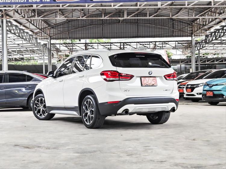 BMW X1 2021 2.0 sDrive20d xLine Utility-car ดีเซล เกียร์อัตโนมัติ ขาว รูปที่ 2