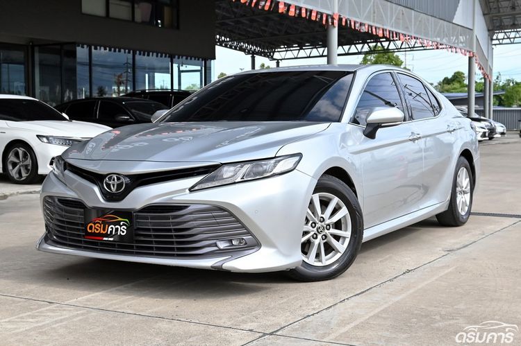 รถ Toyota Camry 2.0 G สี บรอนซ์เงิน