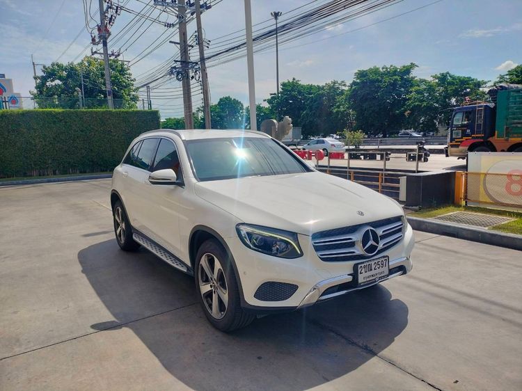 รถ Mercedes-Benz GLC-Class GLC250d สี ขาว