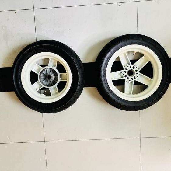 ล้อรถ Vespa LX พร้อมยาง YOKOHAMA |