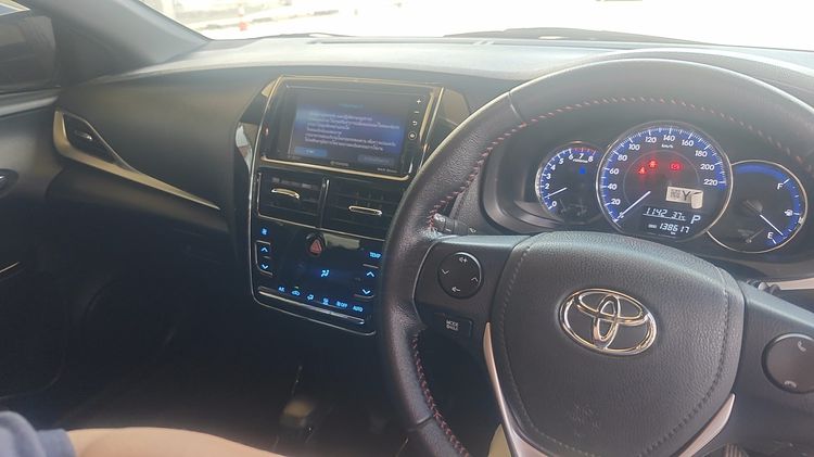Toyota Yaris 2019 1.2 G Plus Sedan เบนซิน ไม่ติดแก๊ส เกียร์อัตโนมัติ ดำ รูปที่ 4
