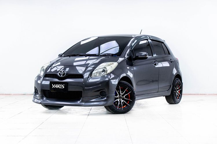 รถ Toyota Yaris 1.5 J สี เทา