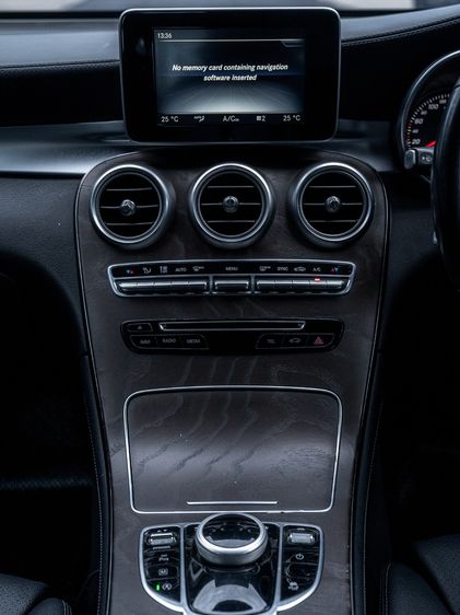 Mercedes-Benz GLC-Class 2016 GLC250d Sedan ดีเซล เทา รูปที่ 2