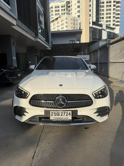 รถ Mercedes-Benz E-Class E300e สี ขาว