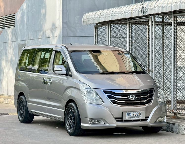 Hyundai H-1  2010 2.5 Deluxe Van ดีเซล ไม่ติดแก๊ส เกียร์อัตโนมัติ เทา