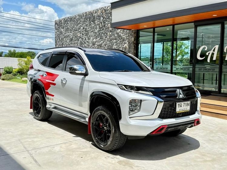 รถ Mitsubishi Pajero Sport 2.4 GT Plus Ralliart สี ขาว